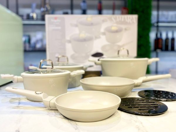 Bộ nồi Berlinger Haus BH/8080 5 món 10 chi tiết màu kem là một trong những dòng sản phẩm được ưa chuộng nhất của Bộ sưu tập BerlingerHaus Emerald