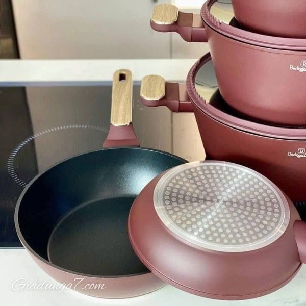 Bộ nồi Berlinger Haus 10 chi tiết chống dính Titan Pro Thiết kế công thái học và tiện ích