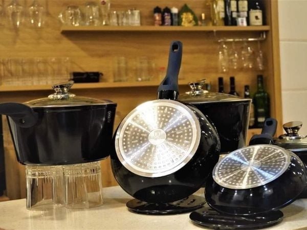 Bộ nồi BerlingerHaus BH/1663N được làm bằng nhôm rèn chất lượng cao