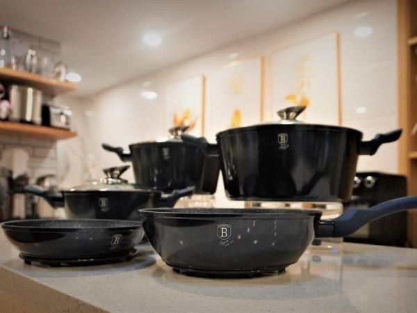 Bộ nồi BerlingerHaus BH/1663N 10 món có thể chiên với lượng chất béo tối thiểu