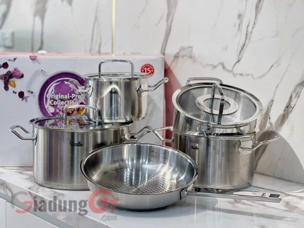 Bộ nồi Fissler Original Profi 5 món (4 nồi, 1 chảo) là bộ chảo chuyên nghiệp, tuyệt đẹp được làm từ thép không gỉ được đánh bóng.