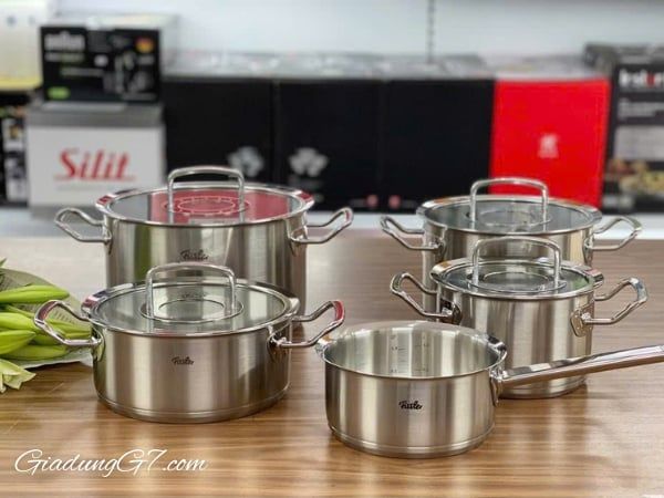 Bộ nồi Fissler Pure Profi Collection 5 món với Đế cookstar được định vị hoàn hảo đảm bảo sự hấp thụ, phân phối và lưu trữ nhiệt tối ưu và do đó giúp tiết kiệm năng lượng - và trong bất kỳ loại bếp nào.