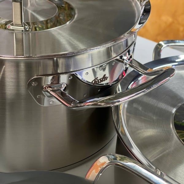 Bộ nồi Fissler Original Profi Collection 5 món (4 nồi, 1 quánh) Tay cầm cực kì chắc chắn và cách nhiệt tốt