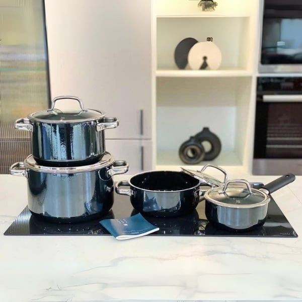 Bộ nồi WMF Fusiontec Mineral 4 chiếc - màu đen (3 nồi, 1 quánh) sử dụng được cho bếp từ có Nắp Kính, Gốm Công Nghệ Cao