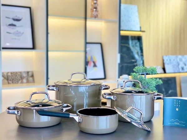 Bộ nồi WMF Fusiontec Mineral 4 chiếc màu nâu (3 nồi, 1 quánh) sử dụng được cho bếp từ có Nắp Kính