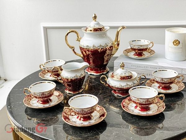 Bộ trà sứ Tiệp Royal Czech Porcelain hoa đỏ dây vàng được làm từ chất liệu sứ cao cấp có độ bền cao