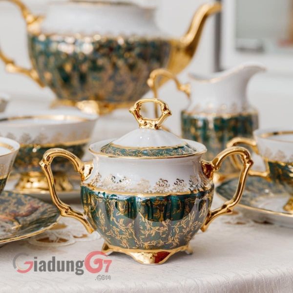 Bộ trà sứ Tiệp hoa xanh dây vàng 15 món với những nét vẽ tinh sảo dành cho người yêu đồ gốm sứ