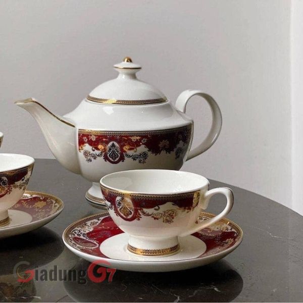 Họa tiết sang trọng và độc đáo của Bộ trà sứ Royal Czech Porcelain hoàng gia đỏ giúp bạn thưởng thức trà theo phong cách hoàng gia