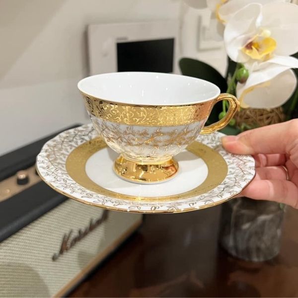 Họa tiết sang trọng và độc đáo của Bộ trà sứ dây vàng giúp bạn thưởng thức trà theo phong cách hoàng gia