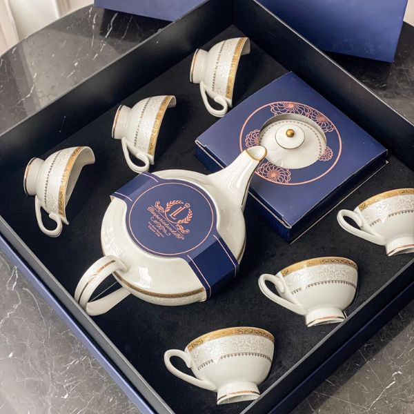 Bộ trà sứ xương Imperial được làm bằng sứ sẽ là một món quà hoàn hảo cho những người yêu thích trà và cà phê