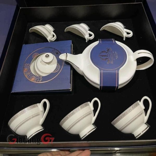Bộ trà sứ xương Imperialondon có thể sử dụng để pha các loại trà, dùng để trang trí không gian gia đình hoặc không gian văn phòng.