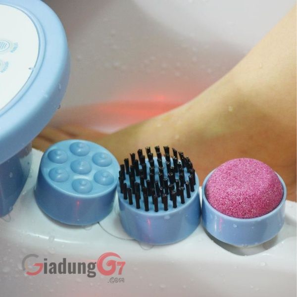 Bồn massage chân Lanaform có 3 đầu phụ kiện để bạn làm sạch chân và móng