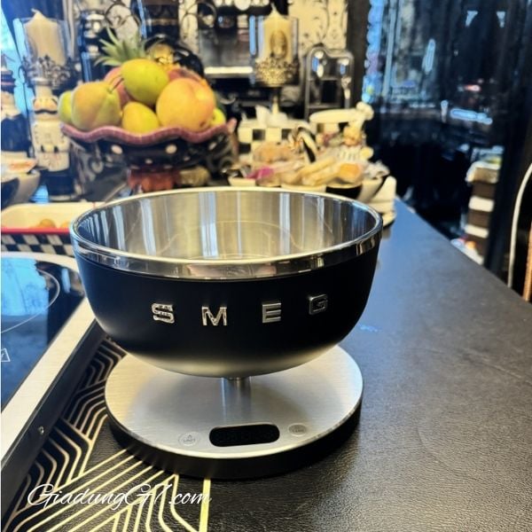 Cân nhà bếp Smeg có 4 đơn vị đo lường khác nhau, dễ dàng chuyển đổi