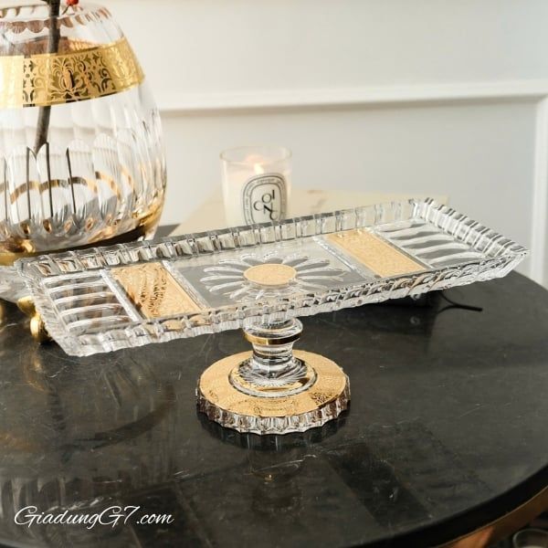 Chân bồng chữ nhật Ales Zverina Felicie Romantic 35.5cm là một tác phẩm nghệ thuật pha lê thủ công tuyệt đẹp và tinh khiết nhất đến từ vùng đất Bohemia