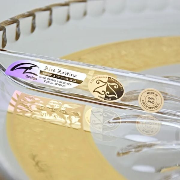 Chân bồng pha lê Ales Zverina Cake Romantic 30.5cm là một tác phẩm nghệ thuật pha lê thủ công tuyệt đẹp và tinh khiết nhất đến từ vùng đất Bohemia