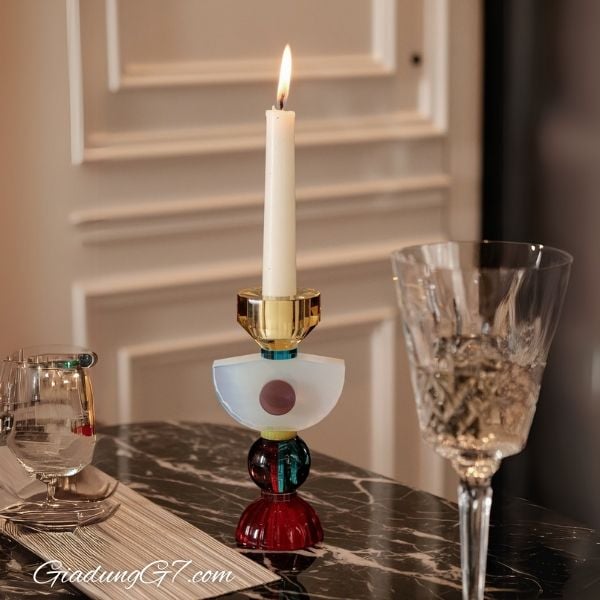 Chân nến India Reflections Copenhagen 15.5cm được thiết kế độc đáo và sống động, với mục tiêu tạo ra hiệu ứng lôi cuốn.