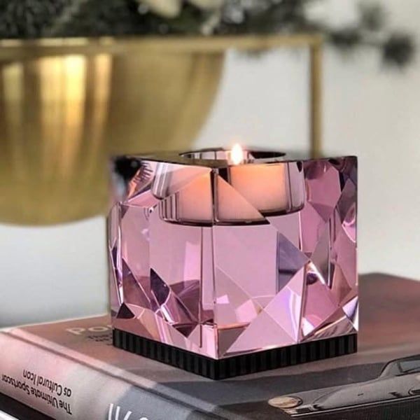 Chân nến tealight Ophelia Reflections Copenhagen được chế tác từ pha lê, sự hoà quyện hoàn hảo giữa sáng và tối