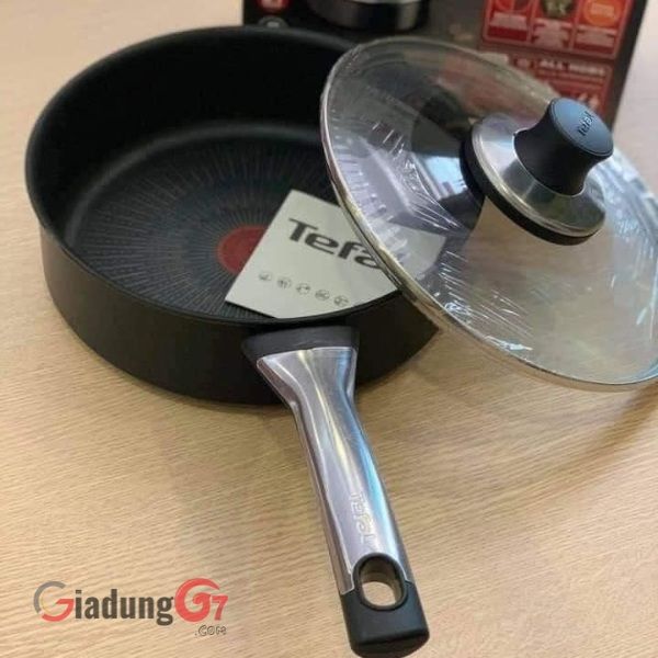 Chảo chống dính Tefal Excellence 24cm Chất liệu: Titanium gia cố, chống va đập bền bỉ với thời gian