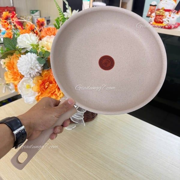 Chảo chống dính Tefal Delight 28cm G29306 - Made in France mang đến sự kết hợp hoàn hảo giữa nấu ăn lành mạnh và giữ nguyên hương vị tự nhiên