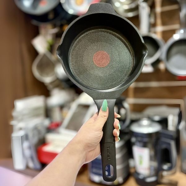 Chảo đúc Tefal Robusto 20cm Dùng được trên mọi loại bếp, kể cả bếp từ