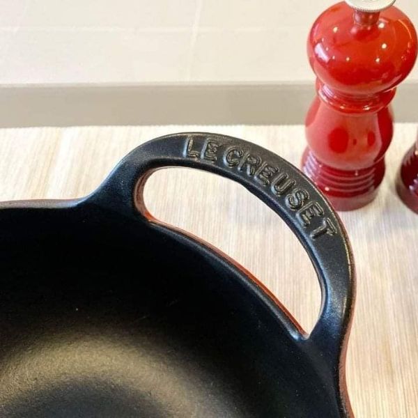 Chảo gang Le Creuset Balti 24cm có hai tay cầm lớn