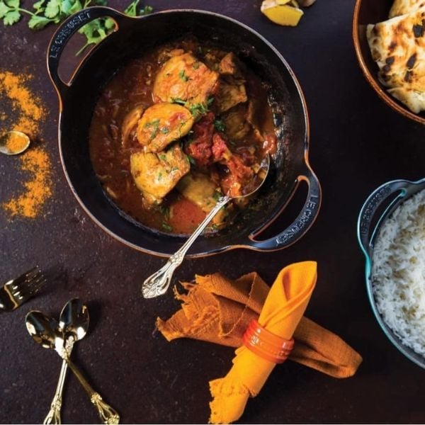 Chảo Le Creuset Balti 24cm là một chiếc bát giống như chảo được làm bằng gang bền.