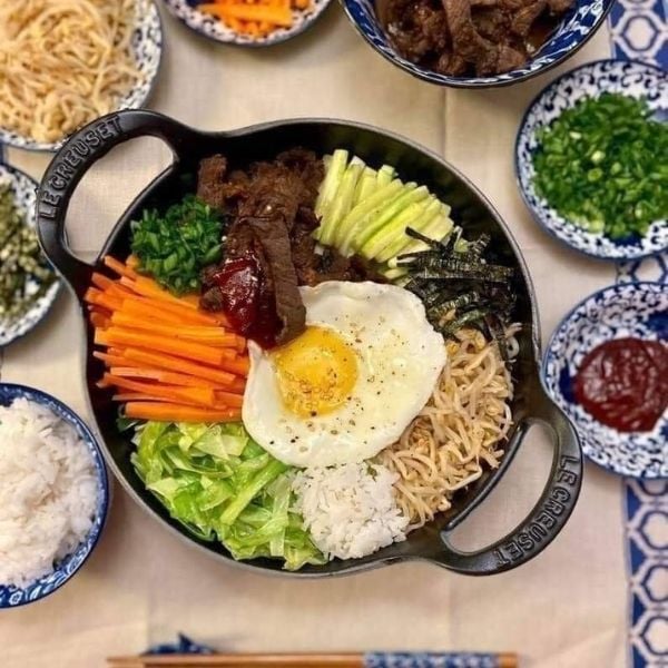 Chảo Le Creuset Balti 24cm Tay cầm lớn, cầm chắc chắn.