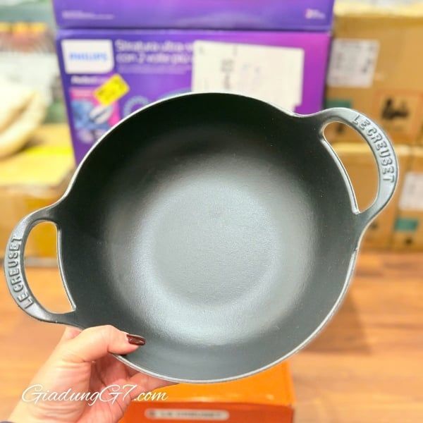 Chảo Le Creuset Balti 24cm màu kem Gang tráng men mang lại khả năng phân phối và giữ nhiệt vượt trội
