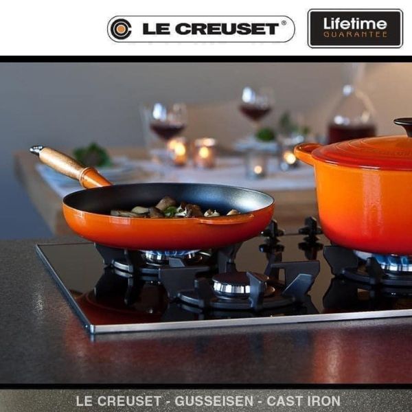 Chảo gang LeCreuset Bratpfanne Holzgriff 28cm màu cam - Chiếc chảo rán gang truyền thống không thể thiếu trong bất kỳ gian bếp nào