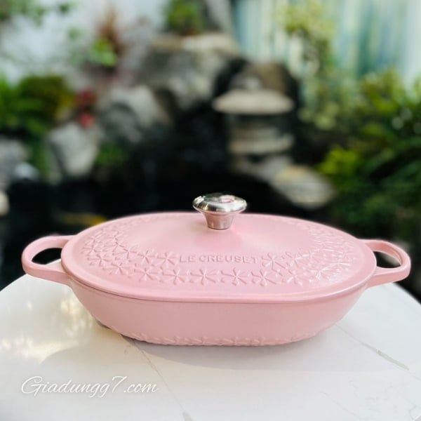 Chảo gang oval Le Creuset Oblong 31cm là điểm nhấn hoàn hảo cho căn bếp của bạn