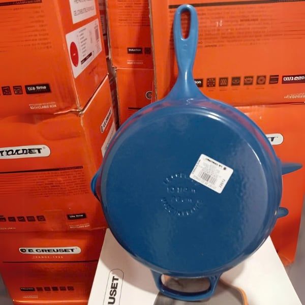 Chảo gang tròn Le Creuset Brat 26cm có Tay cầm cán dài