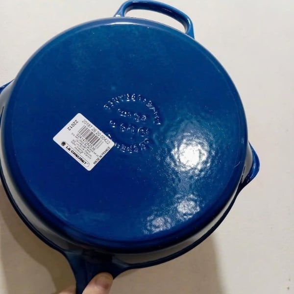 Chảo gang tròn Le Creuset Brat 26cm Thiết kế an toàn, chống nóng