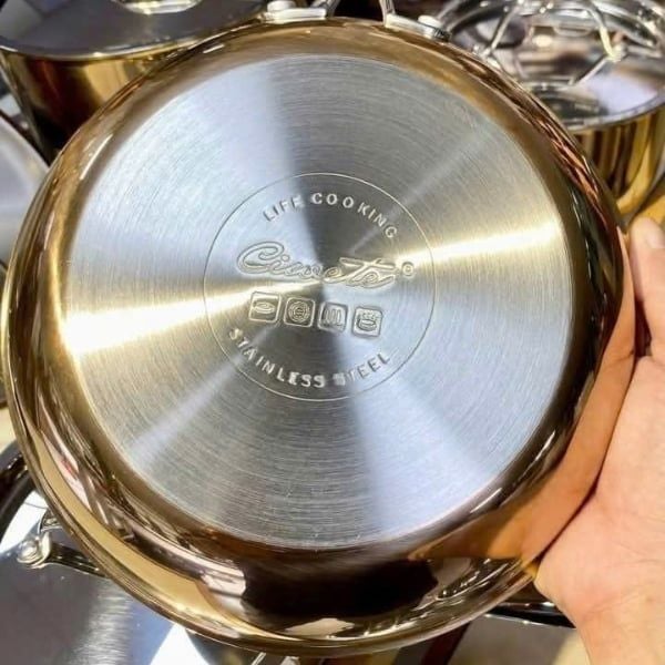 Chảo Inox Ciwete Royal Knight kết hợp với đáy 3 lớp giúp duy trì nhiệt độ đều
