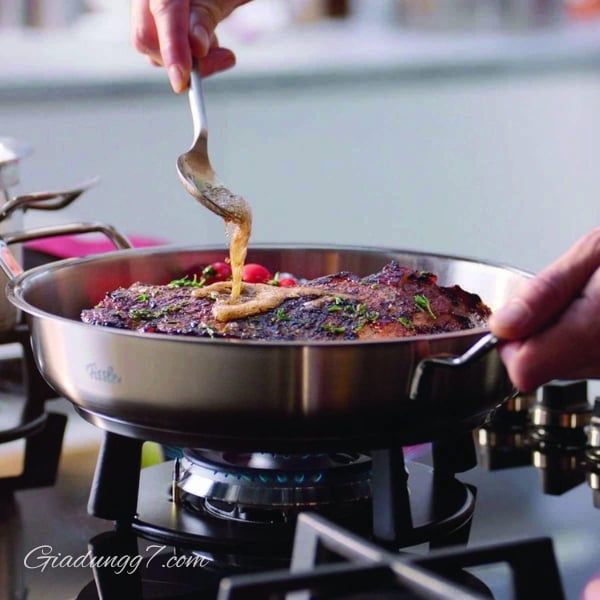 Chảo inox Fissler Original Profi Collection 2 quai Tay cầm kim loại mát lạnh – An toàn, dễ sử dụng