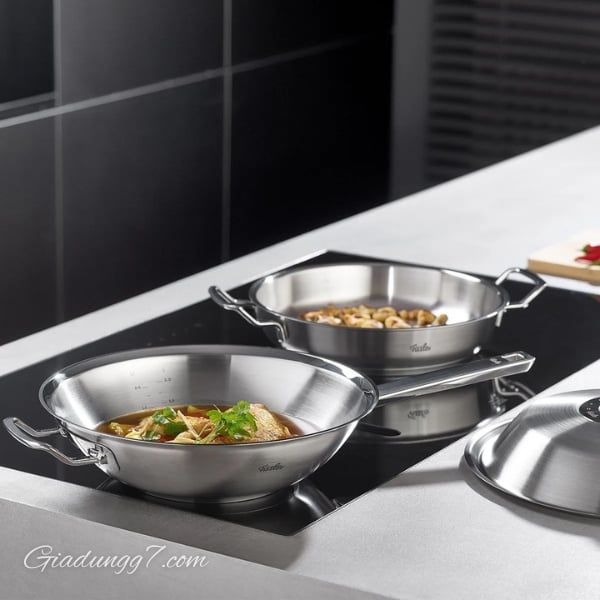 Chảo inox Fissler Original Profi Collection 2 quai Bề mặt nấu bằng thép không gỉ.