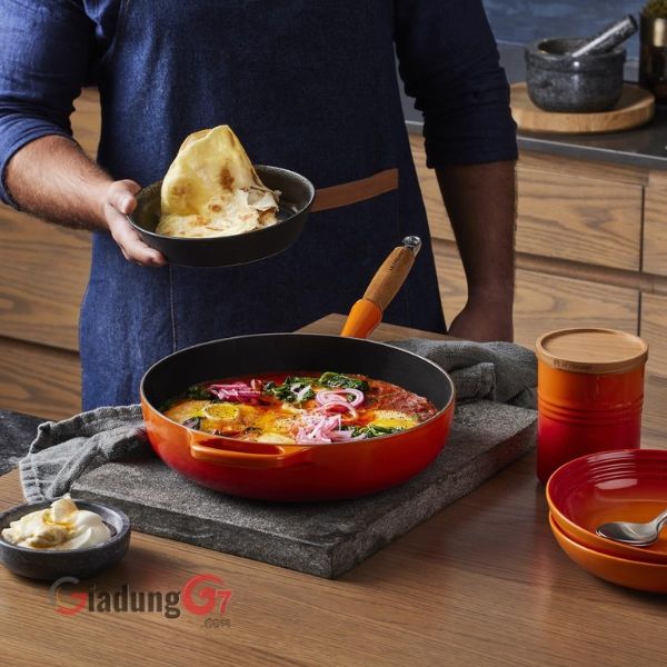 Chảo Le Creuset 28cm màu cam được sản xuất tại Pháp