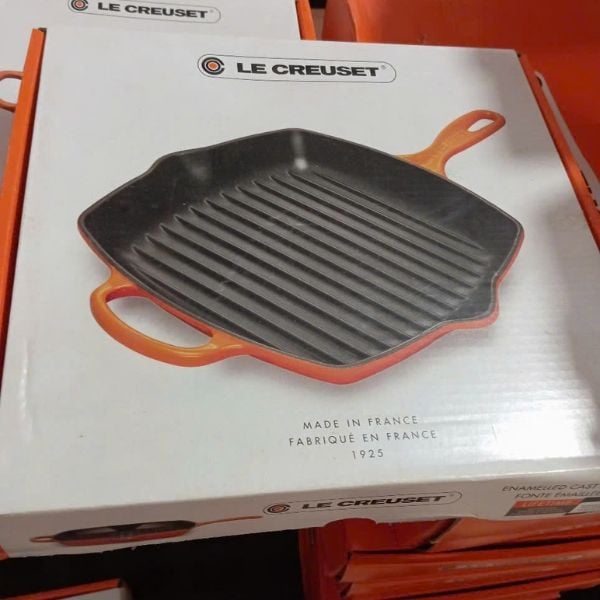 Chảo nướng vuông Le Creuset 26cm Thiết kế đường rãnh giúp hạn chế chất béo và giảm thiểu mức độ bắn dầu