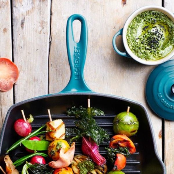 Chảo nướng vuông Le Creuset 26cm Lớp men phủ có giúp bảo vệ chảo và tăng tính thẩm mĩ