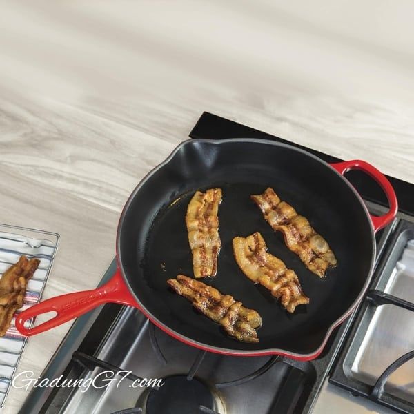 Chảo rán bằng gang tráng men Le Creuset Signature 16cm Chất liệu gang cao cấp