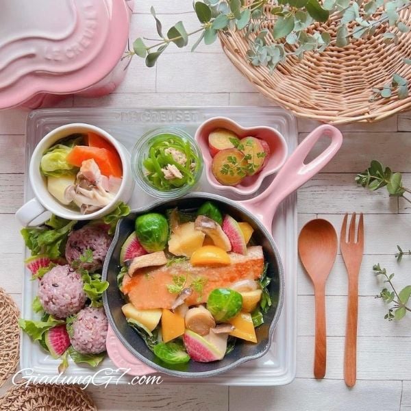 Chảo rán bằng gang tráng men Le Creuset Signature 16cm màu hồng Chất liệu gang cao cấp