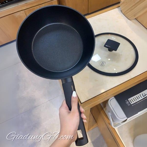Chảo Sâu Lòng Berlinger Haus BH/7089N 24cm Chất liệu: nhôm rèn, phủ đá hoa cương 3 lớp