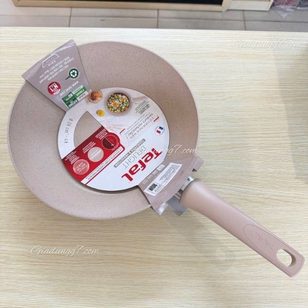 Chảo sâu lòng Tefal Delight 28cm G29319 mang đến sự hòa quyện hoàn hảo giữa nấu ăn lành mạnh và giữ nguyên hương vị tự nhiên của thực phẩm.