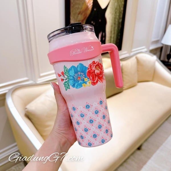 Cốc giữ nhiệt The Pioneer Woman Fancy Flourish 1.2L Giữ nhiệt tối ưu: Giữ lạnh 24 giờ, giữ nóng 12 giờ nhờ công nghệ cách nhiệt chân không.