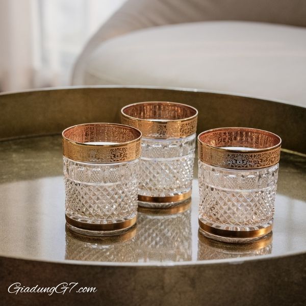 Cốc pha lê whisky Outflower Felicie Romantic 300ml là sự lựa chọn hoàn hảo cho những người yêu thích rượu và nghệ thuật pha lê.