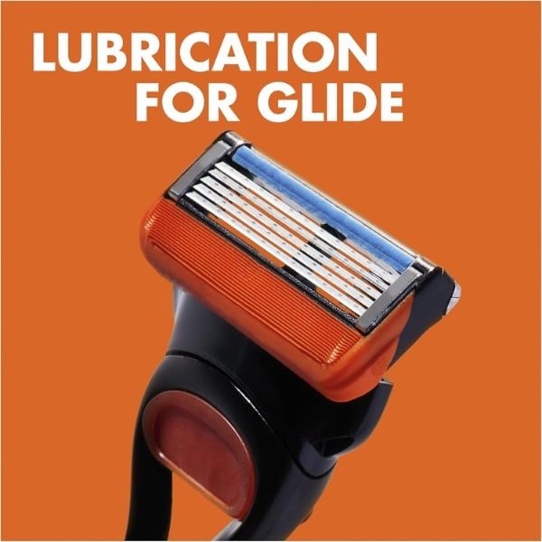 Dao cạo Gillette Fusion 5 dành cho nam giới được thiết kế để mang đến trải nghiệm cạo râu êm ái, lâu trôi, và cực kỳ thoải mái.
