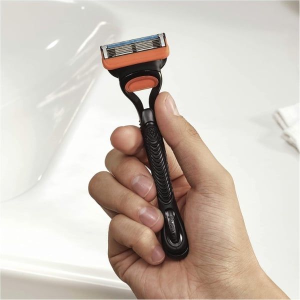 Dao cạo Gillette Fusion 5 Tay cầm tiện dụng
