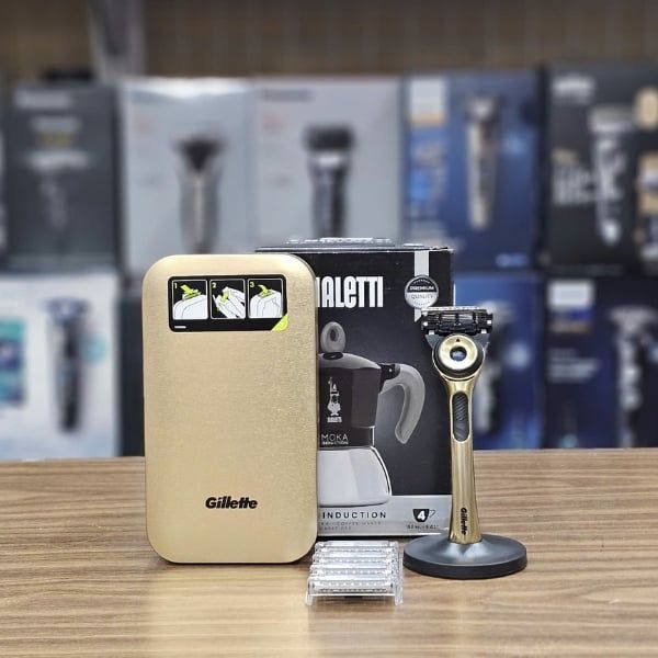 Dao cạo ướt Gillette Labs Champion Gold Edition Với bộ phận làm sạch tích hợp