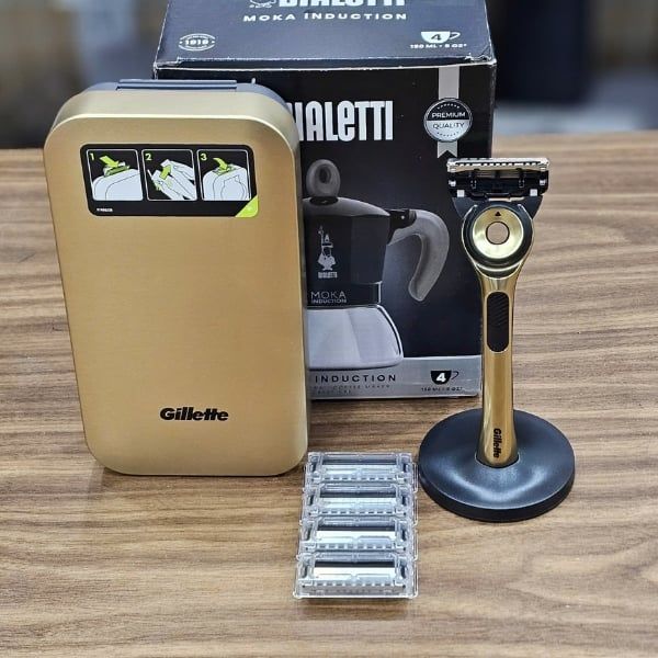 Dao cạo ướt Gillette Labs Champion Gold Edition dành cho nam giới kèm bộ phận làm sạch + 5 lưỡi dao thay thế