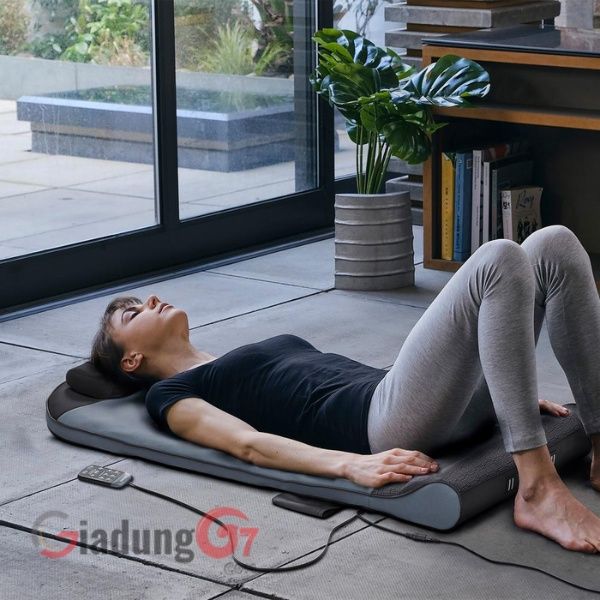 Đệm massage toàn thân Homedics BM-AC108HJ lấy cảm hứng từ yoga để kéo giãn cơ, massage và thư giãn