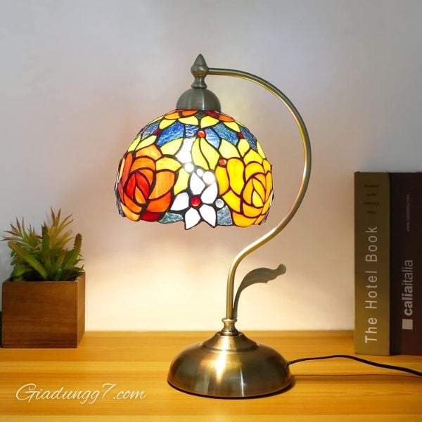 Đèn bàn Tiffany là sự lựa chọn hoàn hảo cho ngôi nhà hoặc văn phòng của bạn